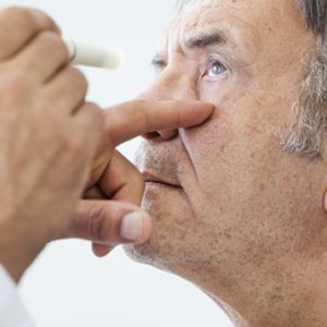 Consultation ophtalmologique - personne âgée Consultation ophtalmologique - personne âgée